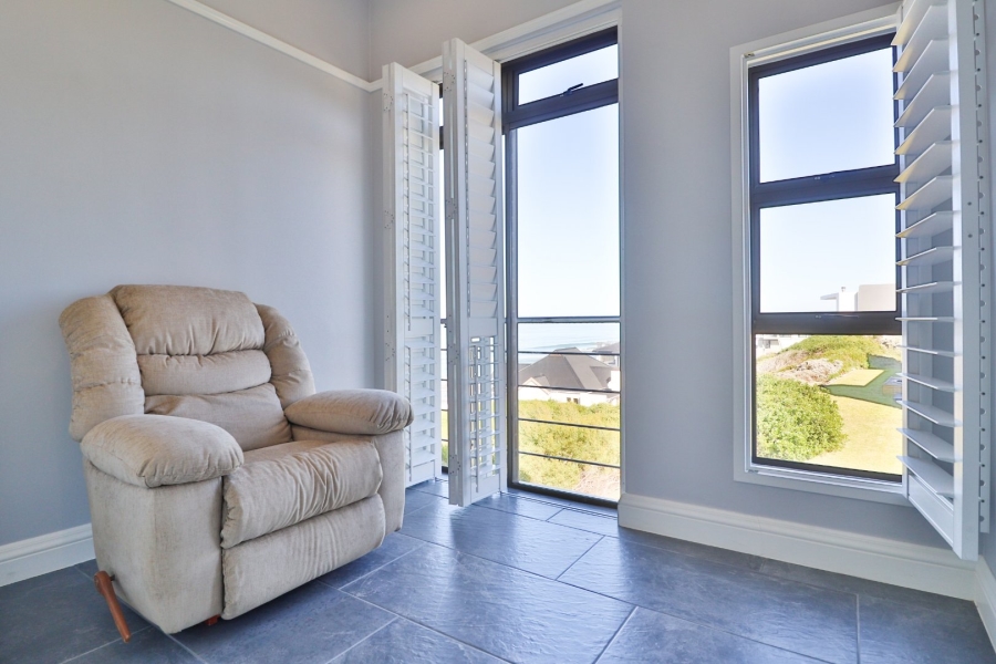 8 Bedroom Property for Sale in Reebok Western Cape